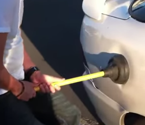 “فيديو” شاهد كيف تعالج الانبعاجات البسيطة في سيارتك بطريقة مبتكرة