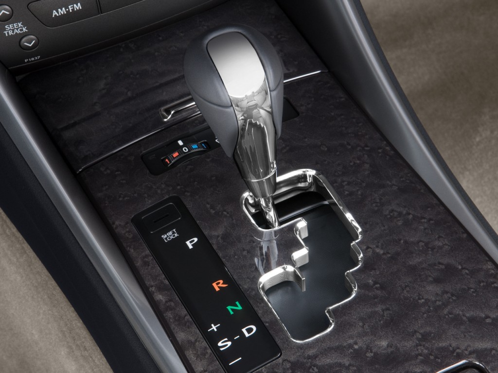 "تقرير" مزايا وعيوب أنظمة نقل الحركة الأوتوماتيكية 2010-lexus-is-250c-2-door-convertible-auto-gear-shift_100247436_l
