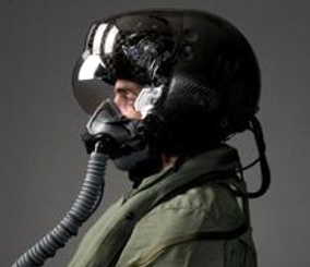 “بالصور” شاهد كم يبلغ سعر خوذة طيار مقاتلة F-35 “معلومات وحقائق”