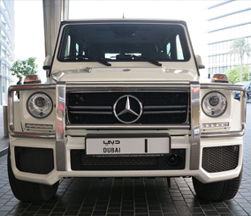 “بالصور” الشيخ محمد بن راشد حاكم مدينة دبي يبني أضخم كراج لسياراتها الفاخرة في مدينة لندن