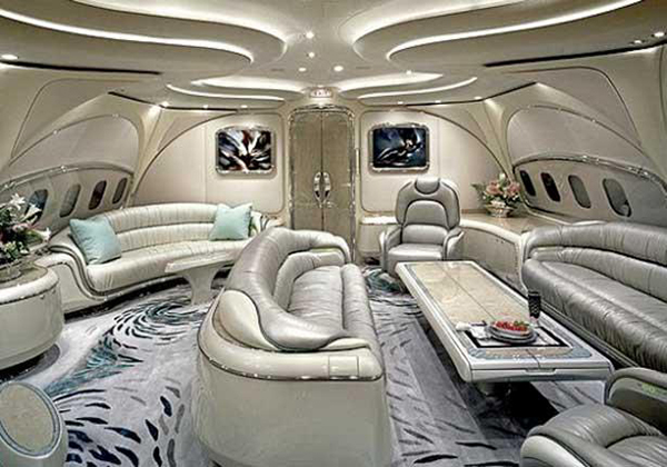 "بالصور" شاهد طائرة معمر القذافي الخاصة قبل الثورة في ليبيا وبعدها 2015_5_5_12_34_53_705