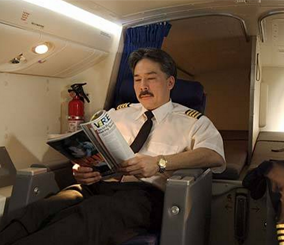 “بالصور” شاهد المقصورة السرية التي يستريح فيها طاقم الطائرة