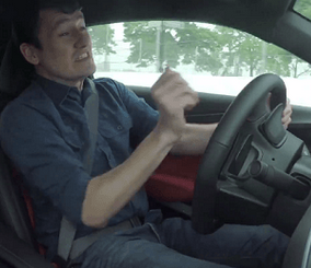 “فيديو” صحفي يحطم شفرولية كامارو 2016 بعد ان فقد السيطرة اثناء تجربتها لأول مرة