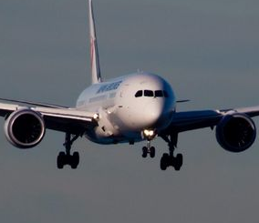 “فيديو” شاهد كيف تهبط الطائرات أثناء الرياح القوية المخيفة في مطار البرتغال