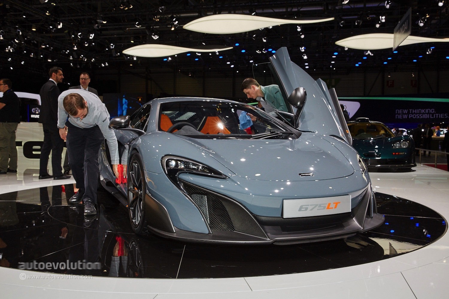 mclaren-675lt-is-a-longtail-supercar-for-the-track-in-geneva-video-live-photos_15