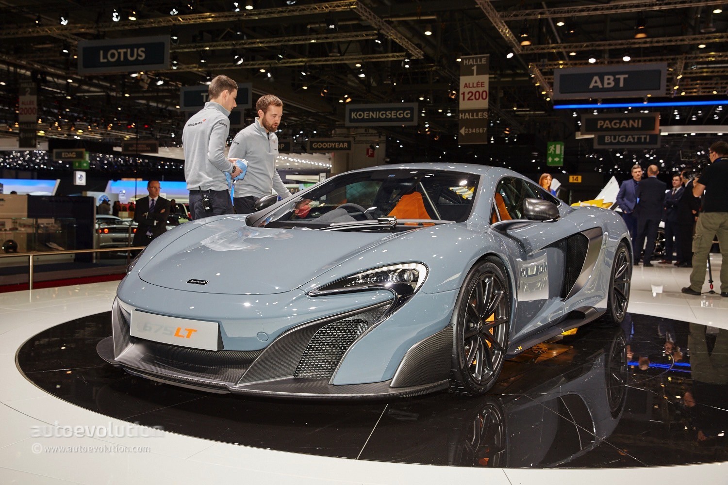 mclaren-675lt-is-a-longtail-supercar-for-the-track-in-geneva-video-live-photos_17