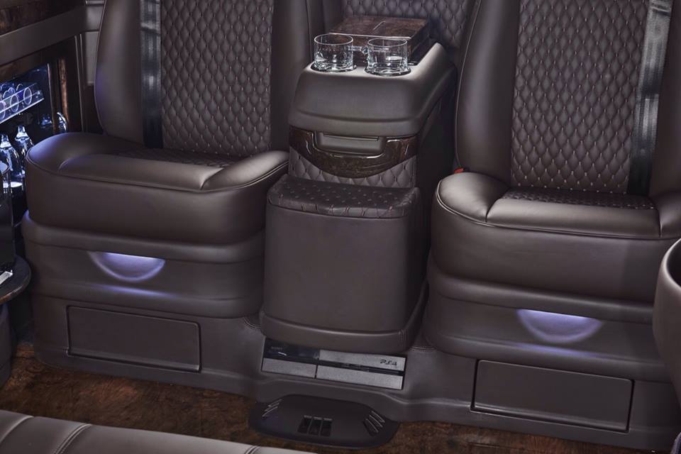 mercedes-benz-viano-custom-luxurious-interior-9