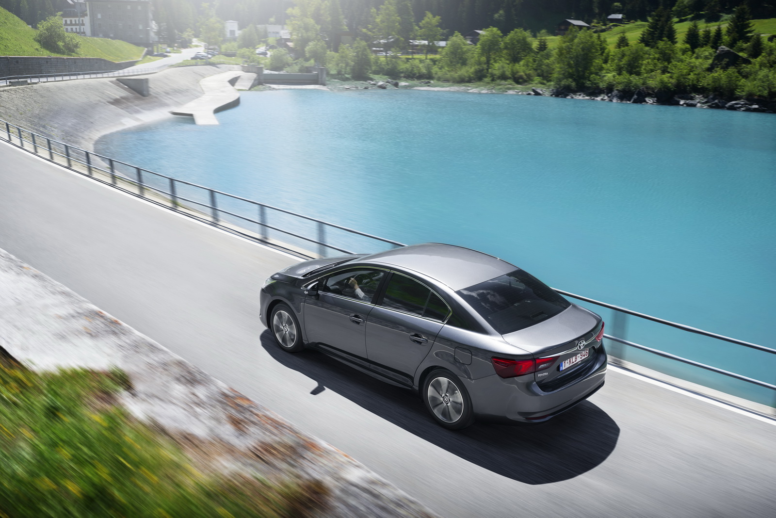 2015-ToyotaAvensis-26