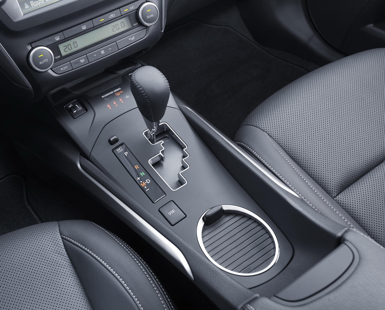 2015-ToyotaAvensis-30