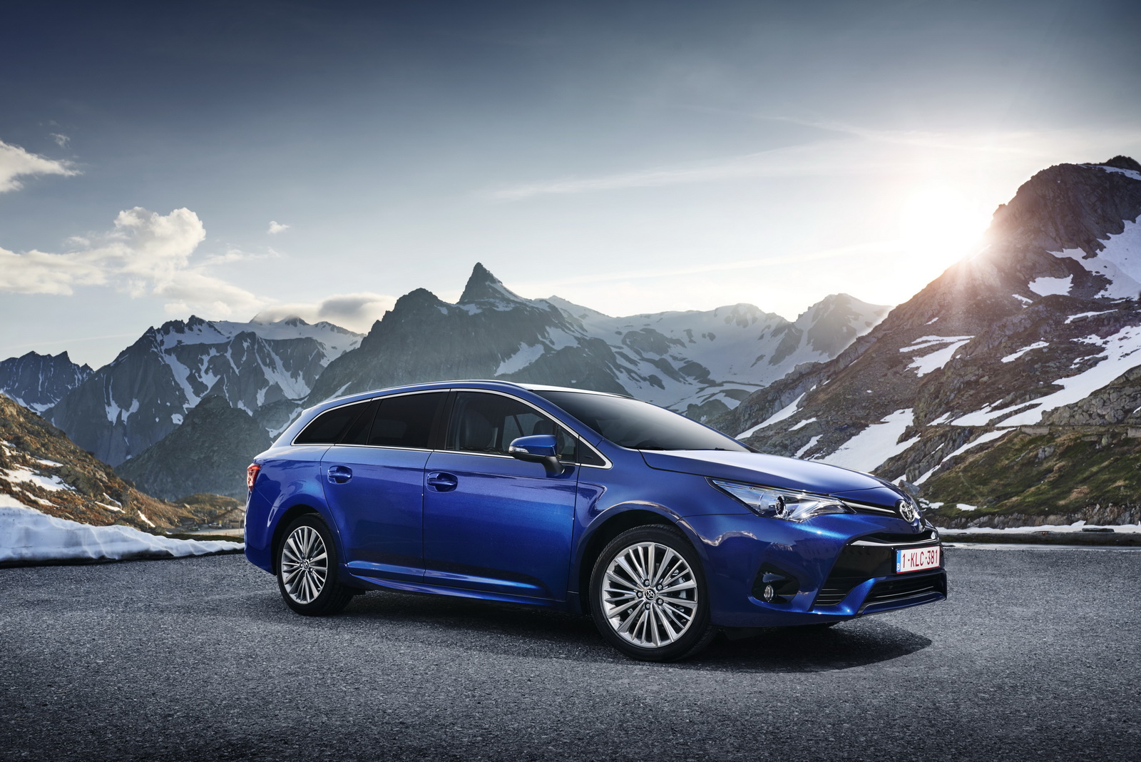 2015-ToyotaAvensis-43