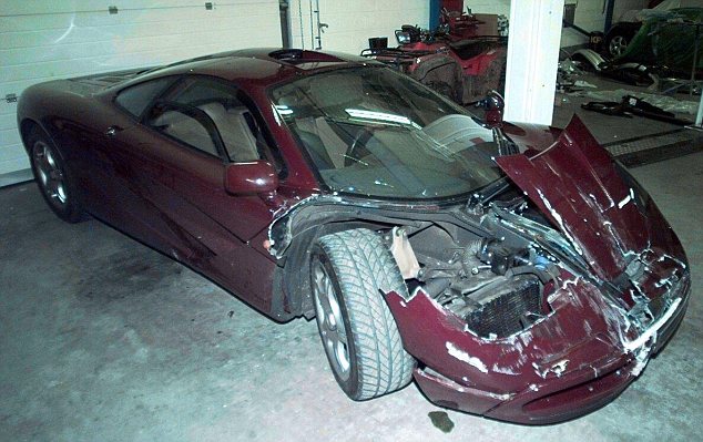 3fcd0_Rowan-Atkinson-F1-accident