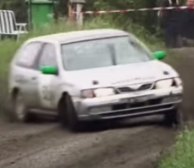 “فيديو” شاهد كيف يتدرب سائقوا الراليات المبتدئين قبل الدخول السباقات الرسمية