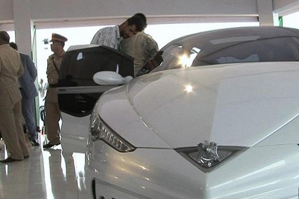 "بالصور" شاهد وتعرف على السيارة التي صممها الديكتاتور معمر القذافي 2015_7_5_11_4_10_7701