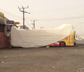 “بالصور” شاهد باص ابها السياحي الذي دشنها امير منطقة عسير متوقف في صناعية السيارات بعد تعطله