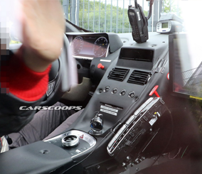 استون مارتن دي بي 11 2016 الجديدة تظهر خلال اختبارها بداخلية منقولة من مرسيدس اس كلاس Aston Martin