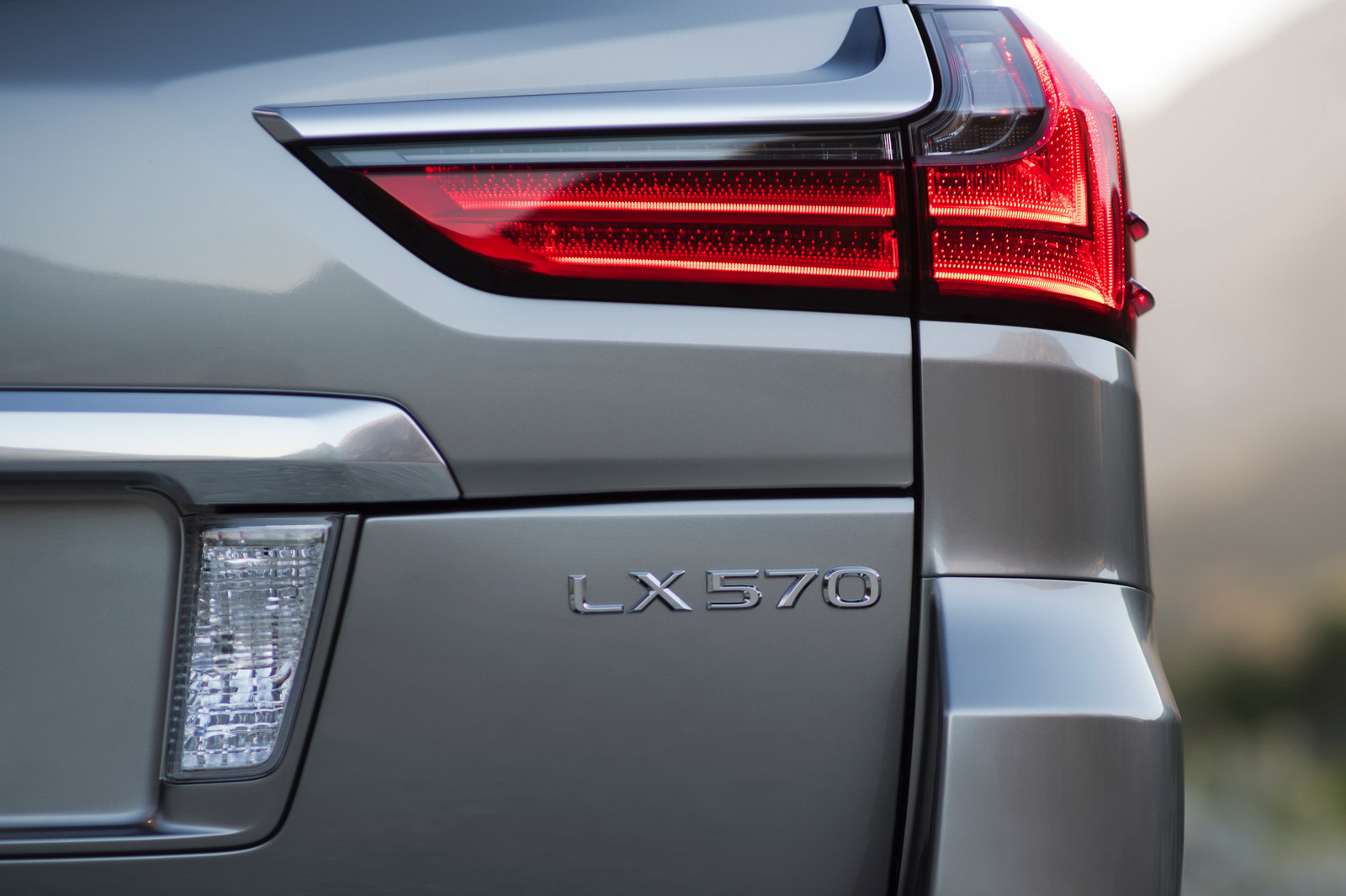 2016 2016-Lexus-LX-570-15
