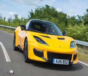 “بالصور” المزيد من القوة والفخامة في سيارة لوتس إيفورا 400