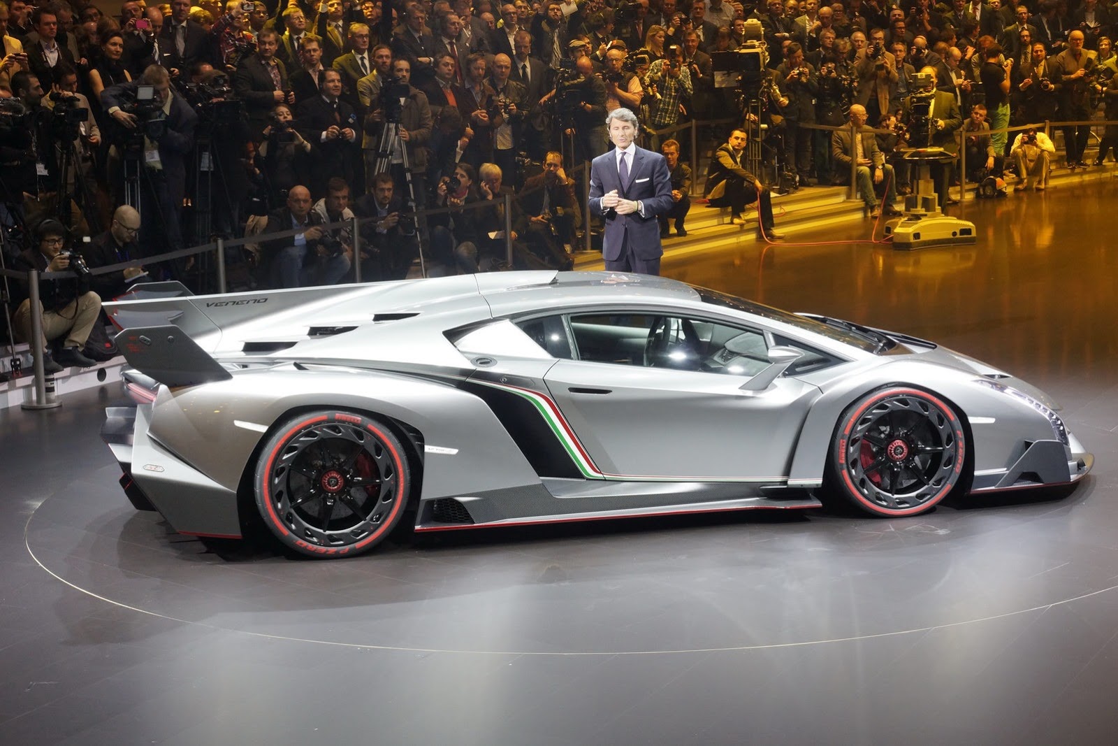     Lamborghini-Veneno-5