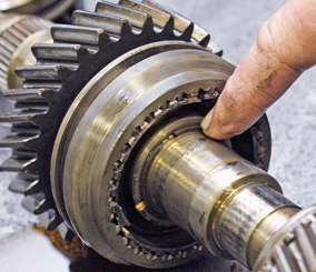 “معلومات تهمك” عن تغيير الزيت للقير الأوتوماتيك في سيارتك