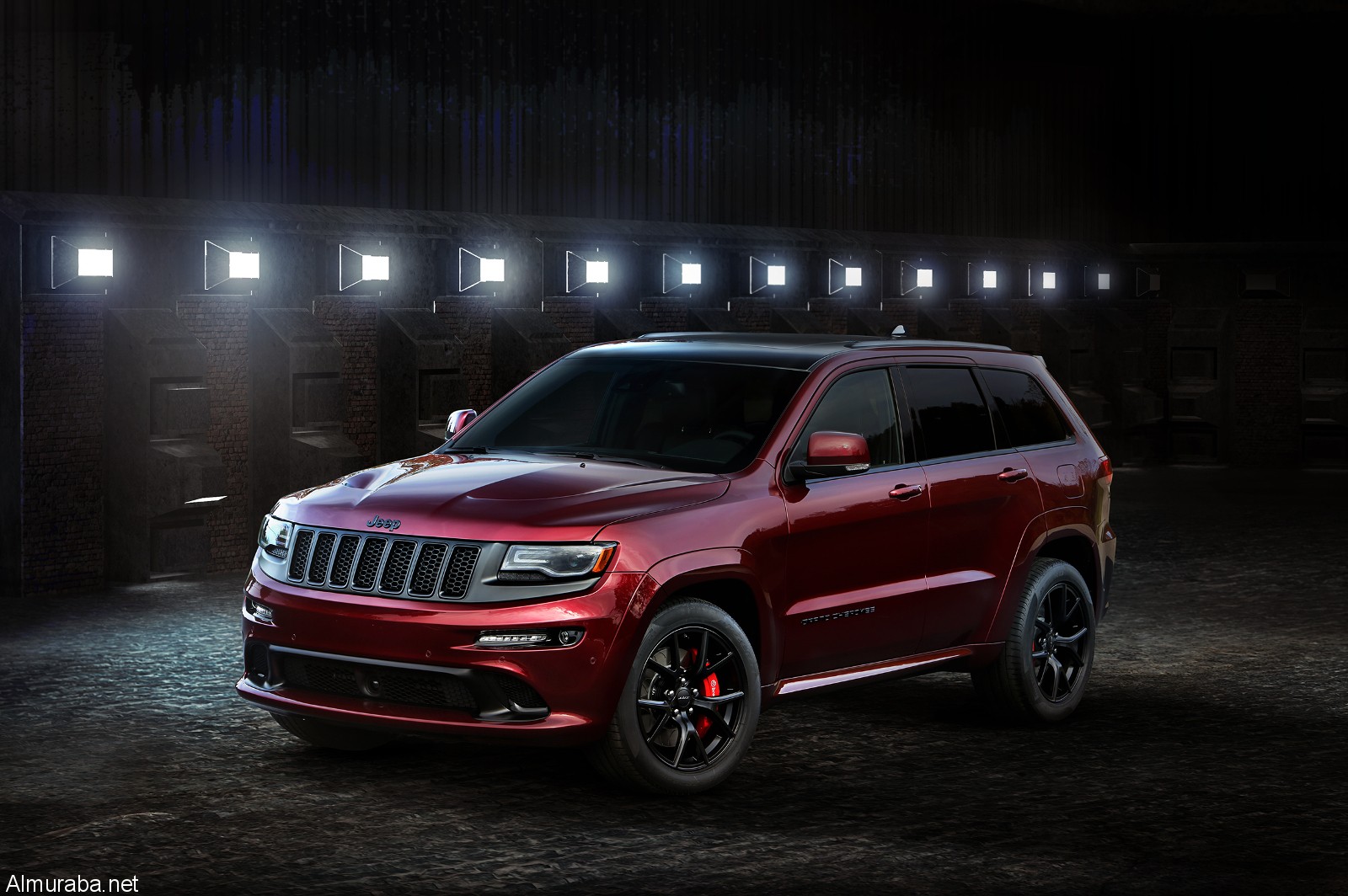 “جيب” تكشف النقاب عن نسختين جديدتين جراند شيروكي SRT Night ورانجلر Backcountry لعام 2016