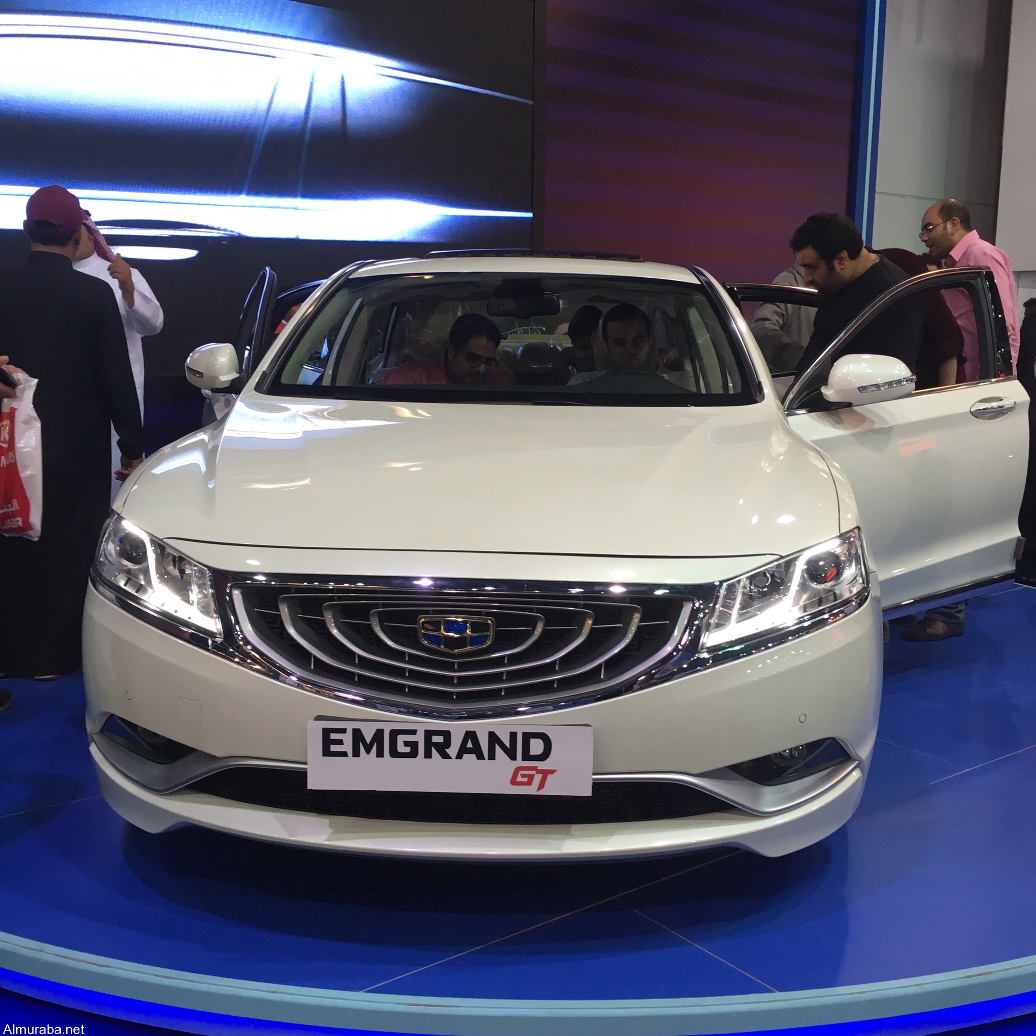 "تقرير" ظهور العارضات في معرض جدة الدولي للسيارات 2015 يثير الاستياء وحالة من الجدل IMG_0421