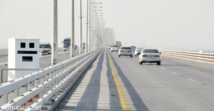 “صورة” تركيب 4 كاميرات لنظام المخالفات المروري “ساهر” على جسر الملك فهد
