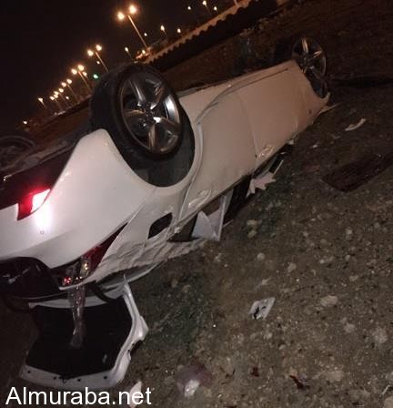 “فيديو” انشغال شاب بتصوير تسابقه مع آخر ينتهي بانقلاب سيارته