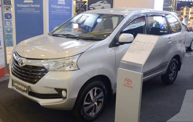 "مقارنة مصورة" أوجه الاختلاف بين مواصفات وأسعار كل من تويوتا افانزا 2016 وكيا كارينز 2016 TTT