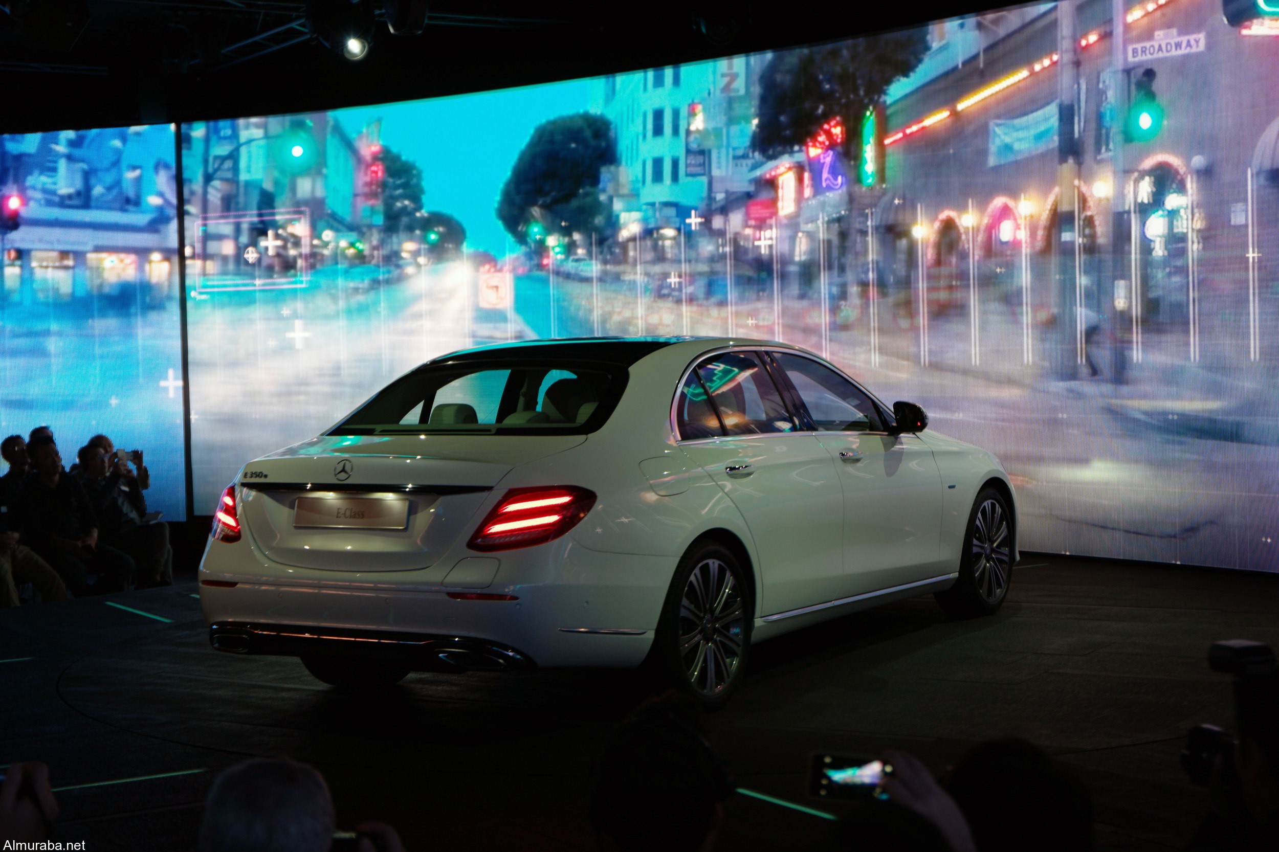 mercedes-benz-e-class-detroit-2016-21-1