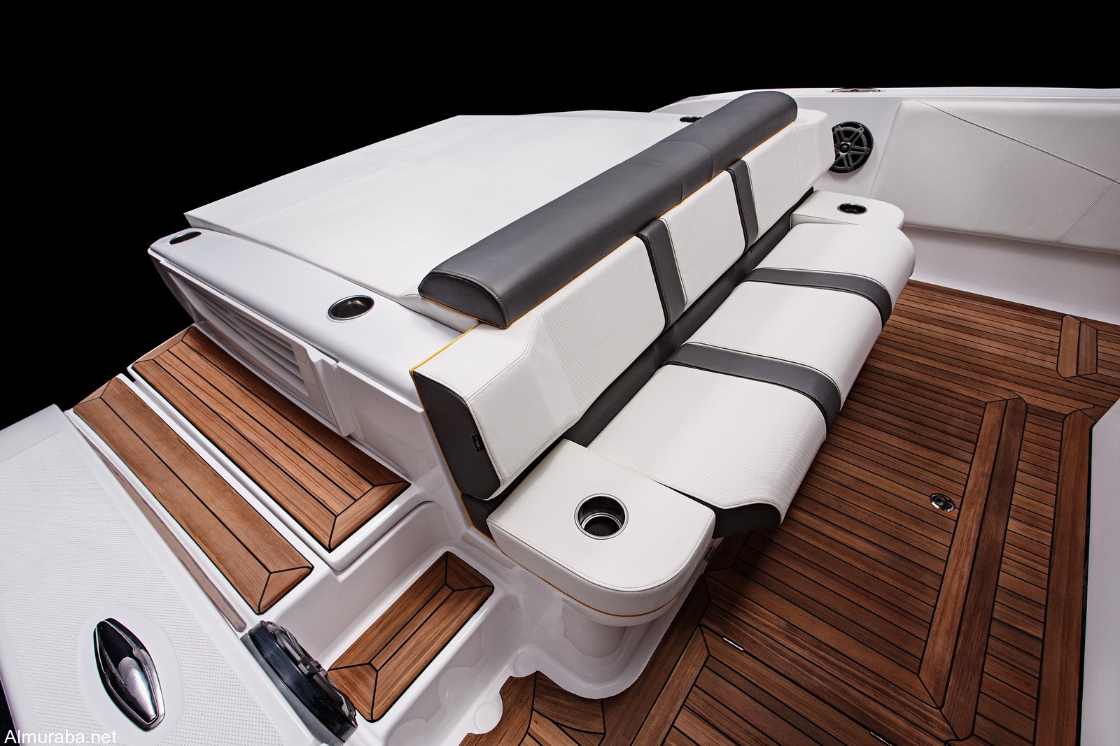 مركب سباق بالتعاون بين "مرسيدس" AMG وشركة "سيجاريت رايسينج" بقوة 1100 حصان مركب سباق بالتعاون بين "مرسيدس" AMG وشركة "سيجاريت رايسينج" بقوة 1100 حصان 12