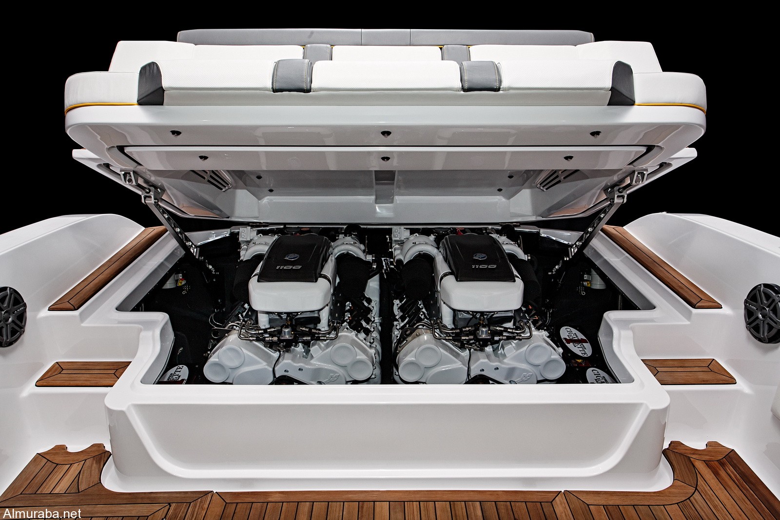 مركب سباق بالتعاون بين "مرسيدس" AMG وشركة "سيجاريت رايسينج" بقوة 1100 حصان مركب سباق بالتعاون بين "مرسيدس" AMG وشركة "سيجاريت رايسينج" بقوة 1100 حصان 13