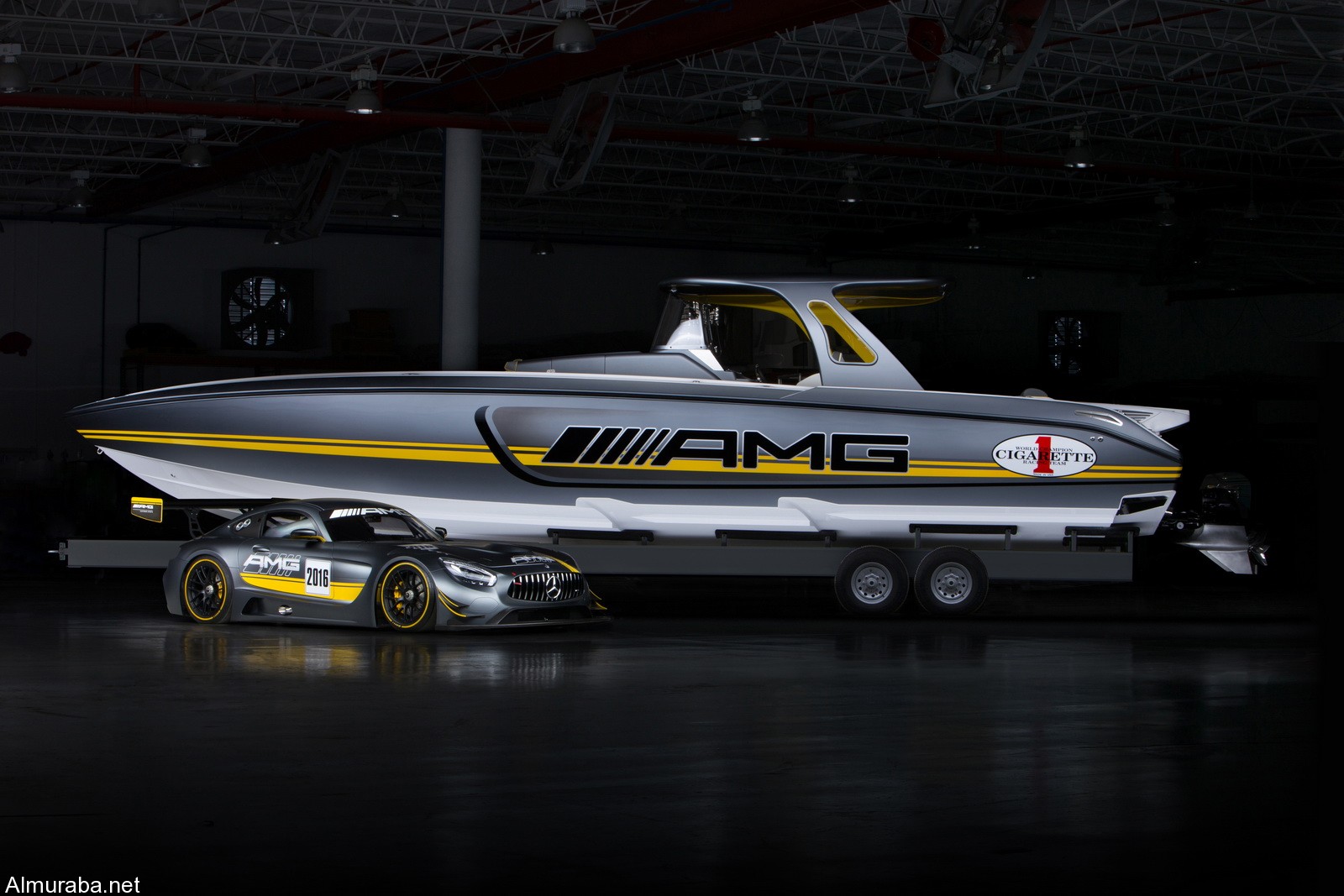 مركب سباق بالتعاون بين "مرسيدس" AMG وشركة "سيجاريت رايسينج" بقوة 1100 حصان مركب سباق بالتعاون بين "مرسيدس" AMG وشركة "سيجاريت رايسينج" بقوة 1100 حصان 2