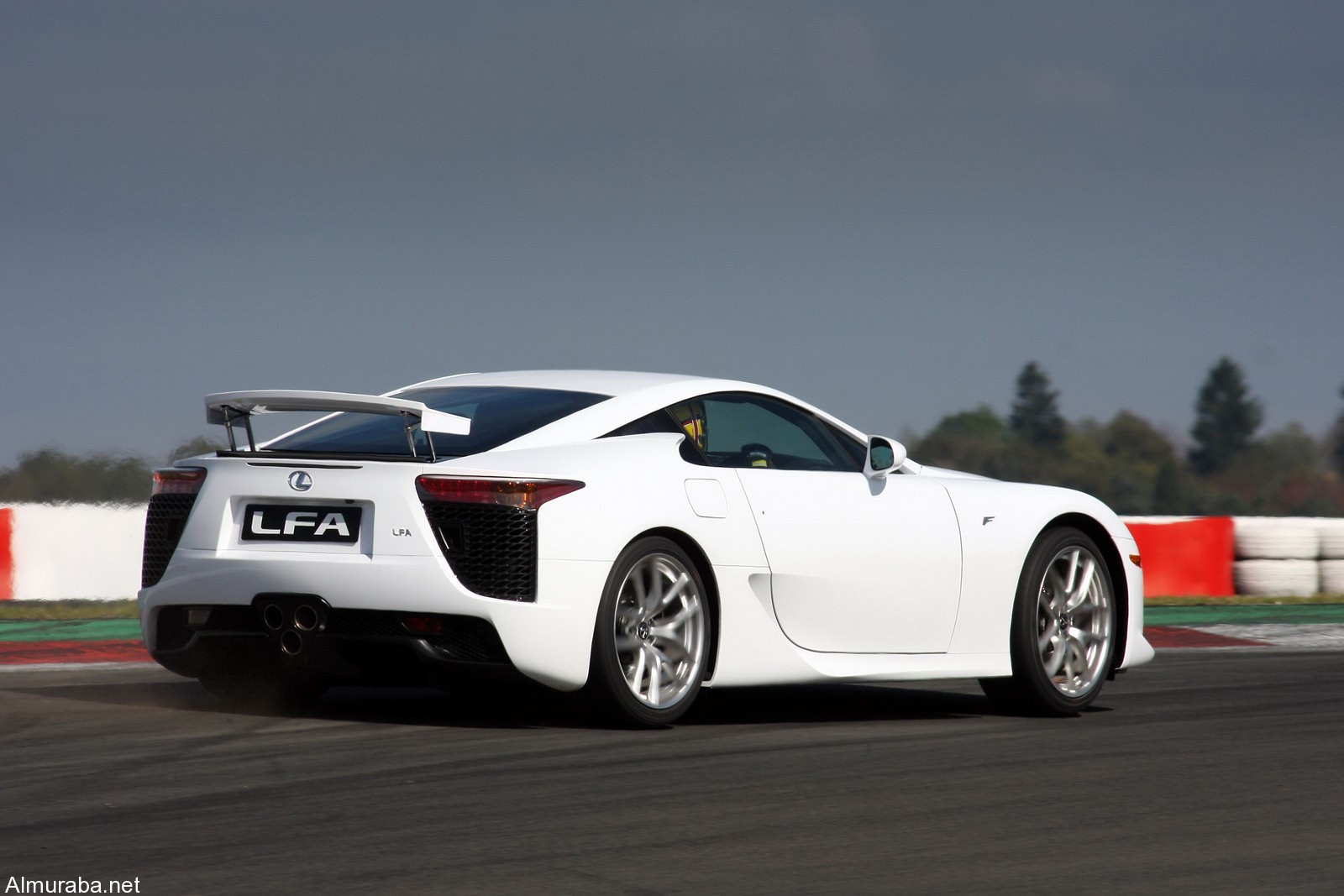 "لكزس" لا تنتوي تصنيع طراز جديد من سيارتها لكزس LFA الرياضية الخارقة Lexus "لكزس" لا تنتوي تصنيع طراز جديد من سيارتها لكزس LFA الرياضية الخارقة Lexus 2