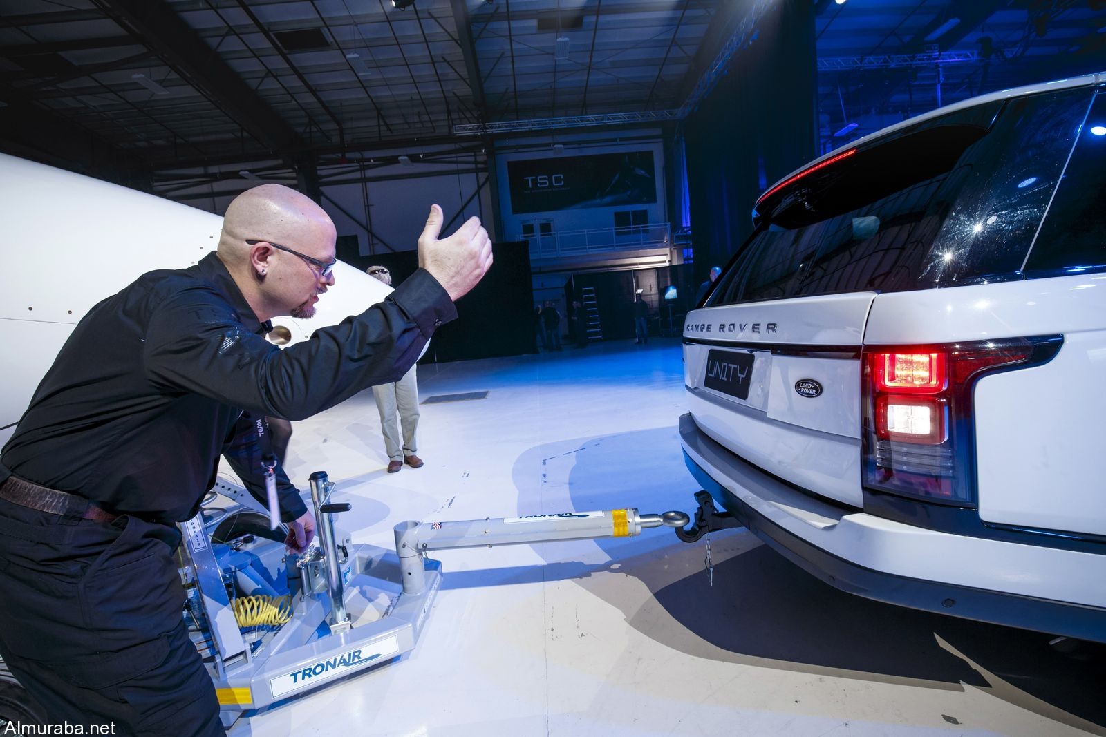 "رنج روفر" اوتوبيوغرافي تشارك في حفل إطلاق طائرة الفضاء الجديدة Range Rover 2016 "رنج روفر" اوتوبيوغرافي تشارك في حفل إطلاق طائرة الفضاء الجديدة Range Rover 2016 26