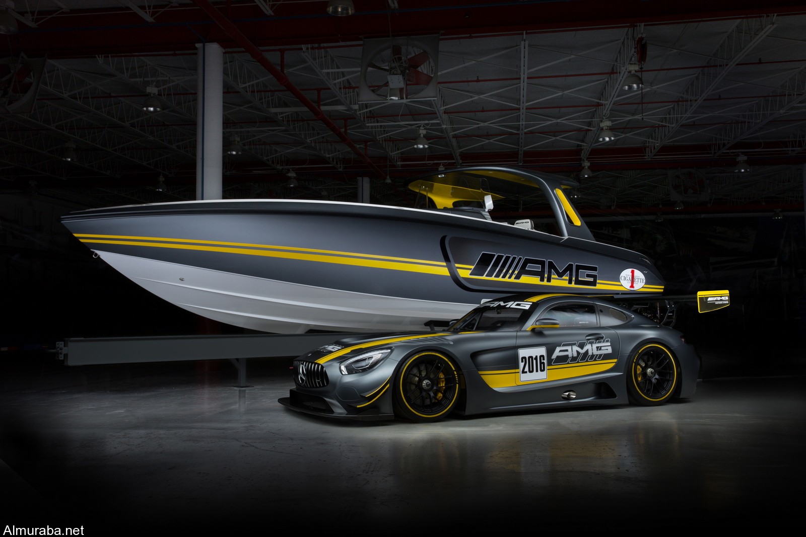 مركب سباق بالتعاون بين "مرسيدس" AMG وشركة "سيجاريت رايسينج" بقوة 1100 حصان مركب سباق بالتعاون بين "مرسيدس" AMG وشركة "سيجاريت رايسينج" بقوة 1100 حصان 4