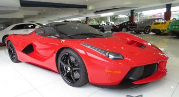 سيارة "لافيراري" حمراء بسعر 4.7 مليون دولار بالولايات المتحدة LaFerrari سيارة "لافيراري" حمراء بسعر 4.7 مليون دولار بالولايات المتحدة LaFerrari 3