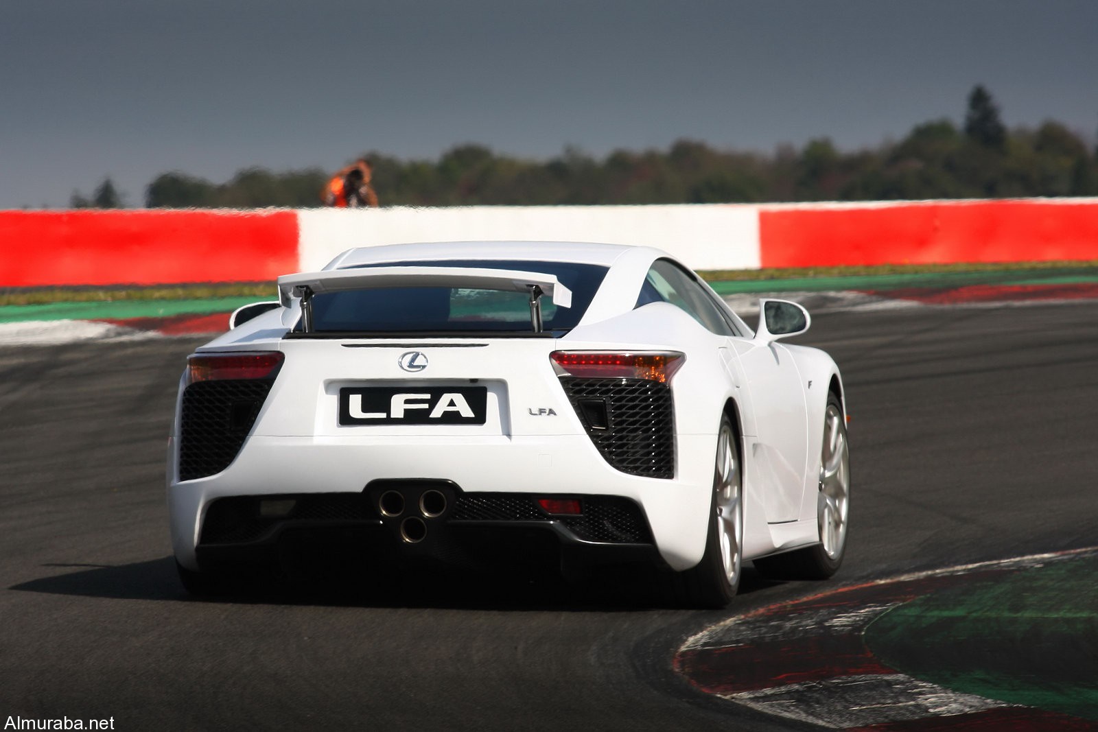 "لكزس" لا تنتوي تصنيع طراز جديد من سيارتها لكزس LFA الرياضية الخارقة Lexus "لكزس" لا تنتوي تصنيع طراز جديد من سيارتها لكزس LFA الرياضية الخارقة Lexus 5