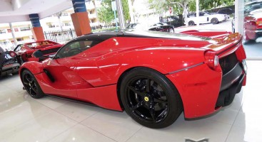 سيارة "لافيراري" حمراء بسعر 4.7 مليون دولار بالولايات المتحدة LaFerrari سيارة "لافيراري" حمراء بسعر 4.7 مليون دولار بالولايات المتحدة LaFerrari 4