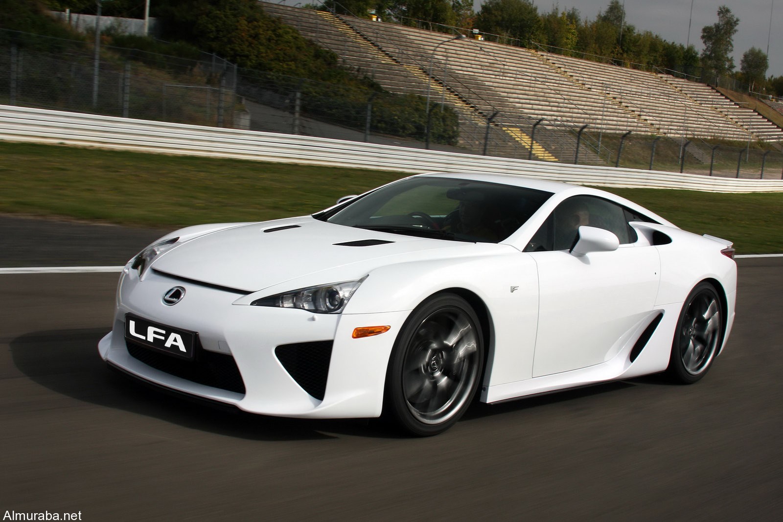 "لكزس" لا تنتوي تصنيع طراز جديد من سيارتها لكزس LFA الرياضية الخارقة Lexus "لكزس" لا تنتوي تصنيع طراز جديد من سيارتها لكزس LFA الرياضية الخارقة Lexus 6