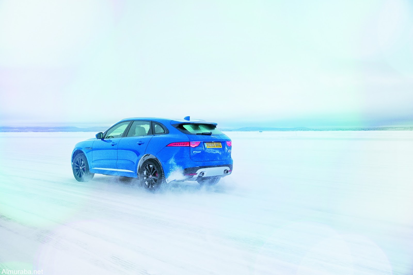 مدرب تشيلسي السابق يتزحلق على الجليد مع "جاكوار" مدرب تشيلسي السابق يتزحلق على الجليد مع "جاكوار" 10