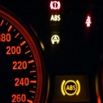 “شرح“ ماذا تعني علامة الـ ABS عندما تُضَاء فجأة في السيارة؟ 2