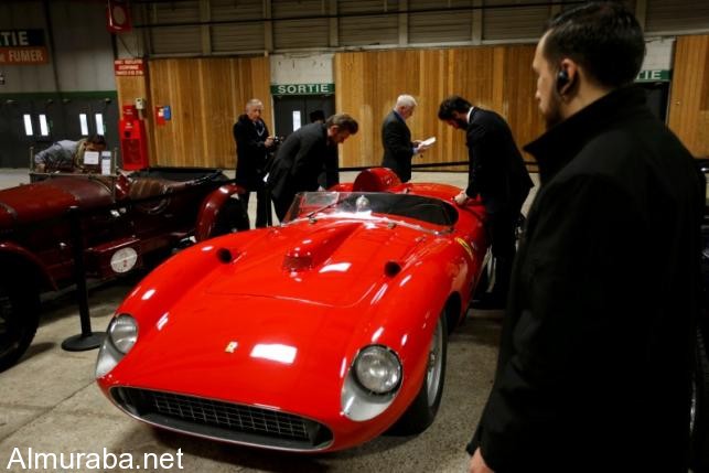 فيراري ”335 سبورت سكاليتي” تباع بـ 32 مليون يورو في مزاد أقيم بباريس Visitors look at a red 1957 Ferrari 335 Sport Scaglietti model on display at the Paris Retromobile fair in Paris, France, February 5, 2016. REUTERS/Philippe Wojazer