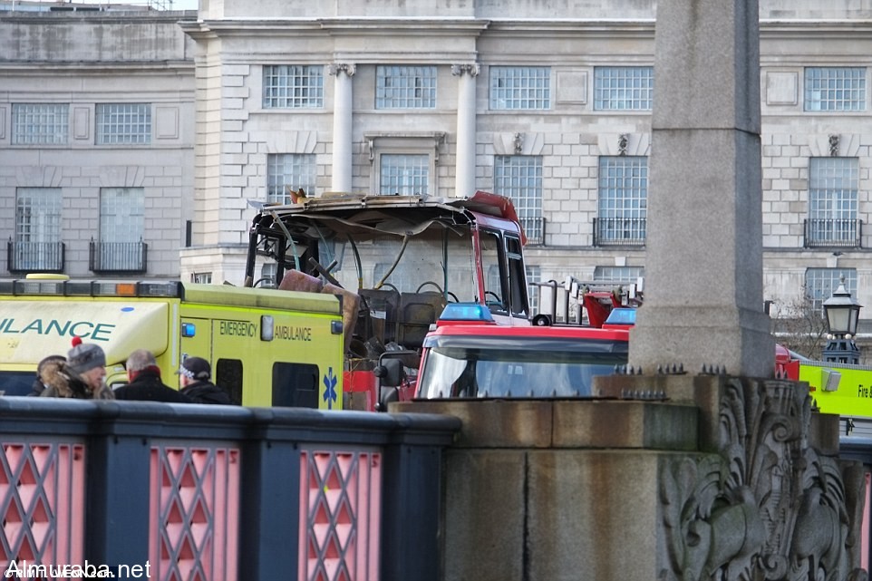 "بالصور" جاكي شان يفجر حافلة ركاب في لندن بسبب فيلمه الجديد جاكي-شان-يفجر-حافلة-ركاب-في-لندن-11