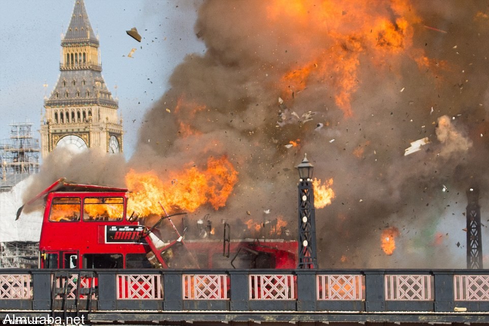 "بالصور" جاكي شان يفجر حافلة ركاب في لندن بسبب فيلمه الجديد جاكي-شان-يفجر-حافلة-ركاب-في-لندن-6