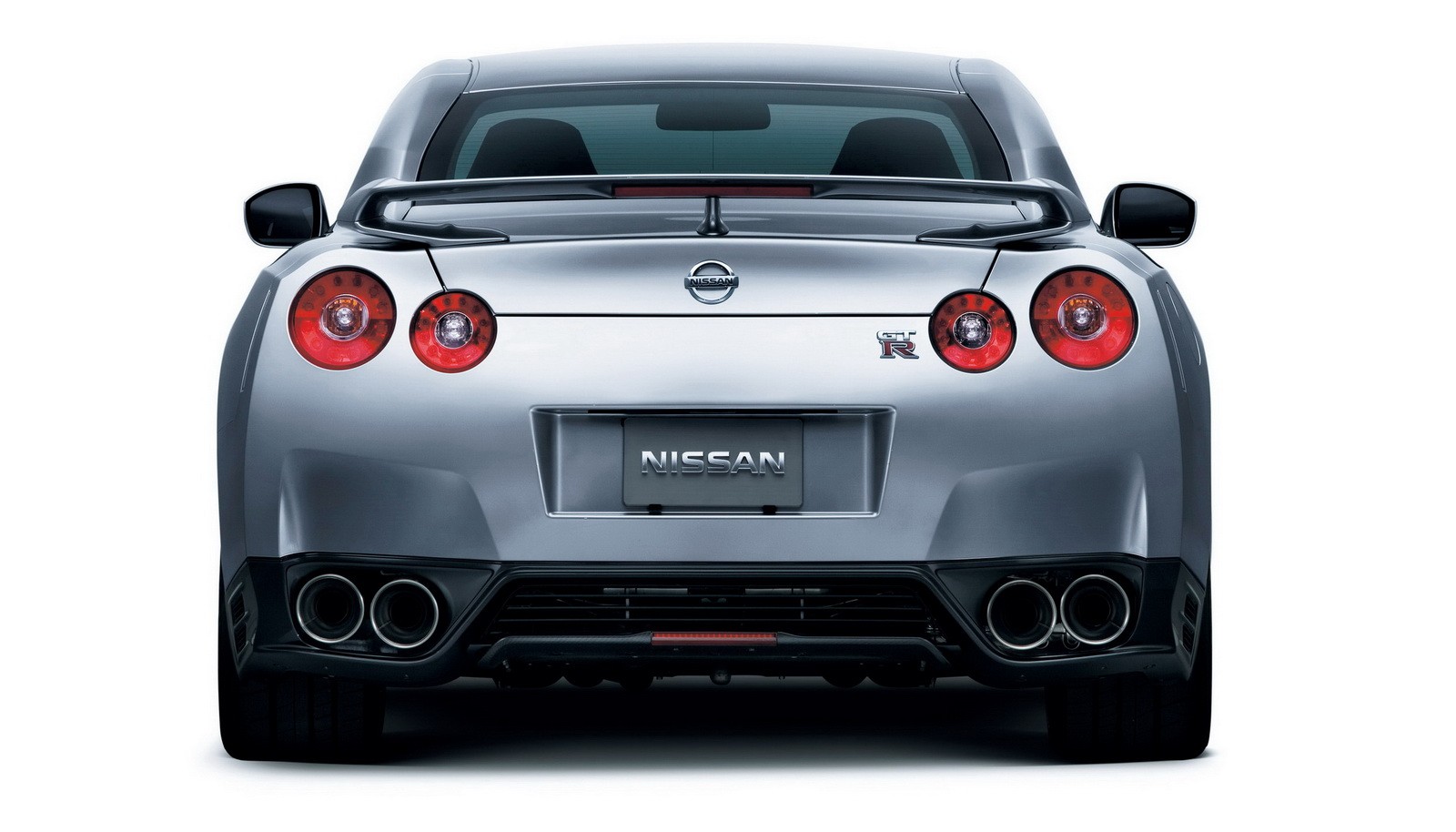 نظرة على التحديثات التي جرت على سيارة "نيسان" GT-R موديل 2017 مقارنة بموديلها 2016 السابق Nissan نظرة على التحديثات التي جرت على سيارة "نيسان" GT-R موديل 2017 مقارنة بموديلها 2016 السابق Nissan 12