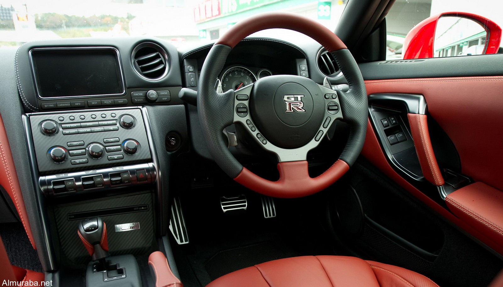 نظرة على التحديثات التي جرت على سيارة "نيسان" GT-R موديل 2017 مقارنة بموديلها 2016 السابق Nissan نظرة على التحديثات التي جرت على سيارة "نيسان" GT-R موديل 2017 مقارنة بموديلها 2016 السابق Nissan 16