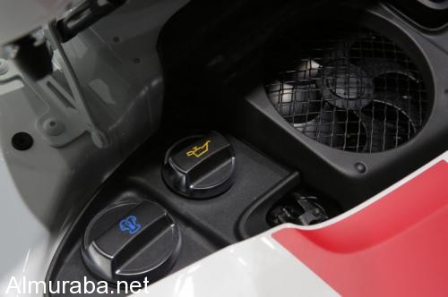 إطلاق سيارة "بورش" 911R بمعرض سيارات جنيف Porsche 2017 إطلاق سيارة "بورش" 911R بمعرض سيارات جنيف Porsche 2017 19