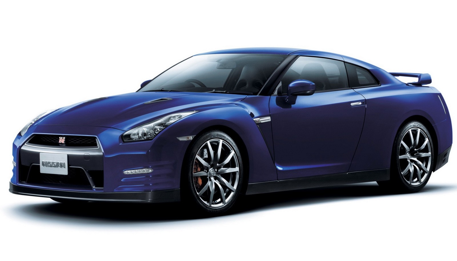 نظرة على التحديثات التي جرت على سيارة "نيسان" GT-R موديل 2017 مقارنة بموديلها 2016 السابق Nissan نظرة على التحديثات التي جرت على سيارة "نيسان" GT-R موديل 2017 مقارنة بموديلها 2016 السابق Nissan 2
