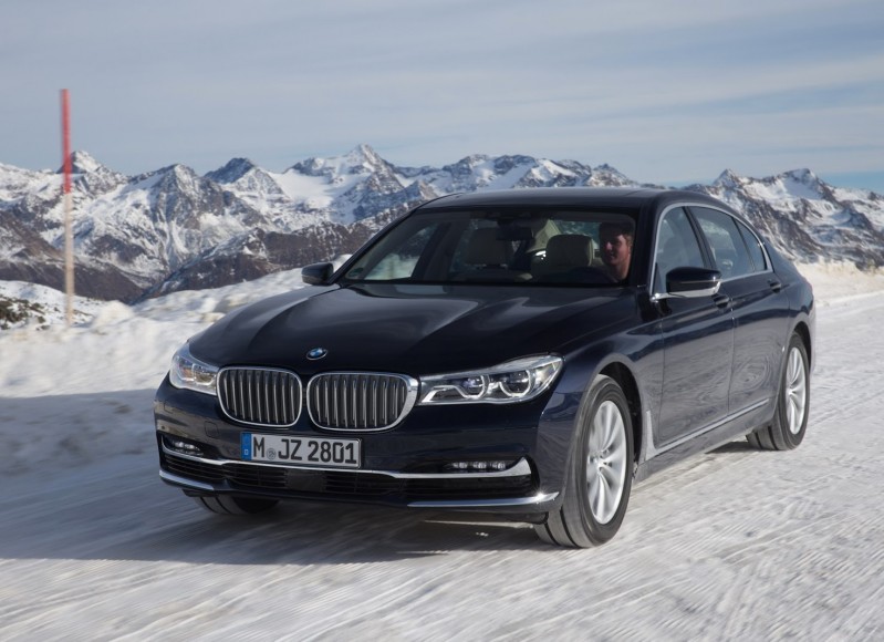 "بي إم دبليو" تصدر نسخة محدودة لفئتها السابعة احتفالا بمرور 100 عام على تأسيس الشركة BMW 2017 2