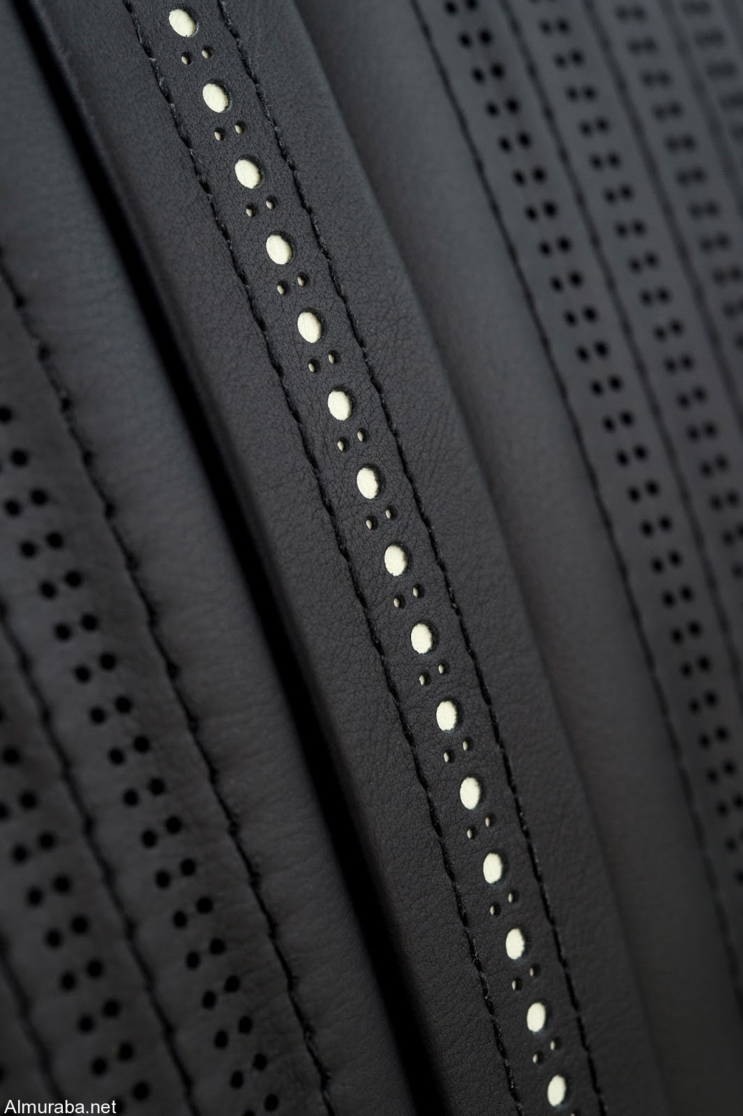 إطلاق سيارة "استون مارتن" DB11 بمعرض سيارات جنيف Aston Martin 2017 إطلاق سيارة "استون مارتن" DB11 بمعرض سيارات جنيف Aston Martin 2017 33